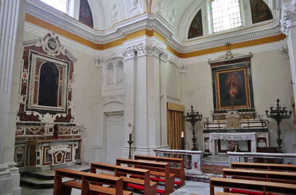 2021年6月12日 イタリア カラブリア トロイヤー ラルゴ デュオモのマリア サンティシュ ルーマニア12世紀大聖堂の内装 — ストック写真