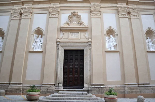2021年6月12日 イタリア カラブリア トロイヤー 17世紀のバロック様式 ラルゴ パドレ ネッタのジェズ コンチェ パドリ ロイヤリティフリーのストック画像