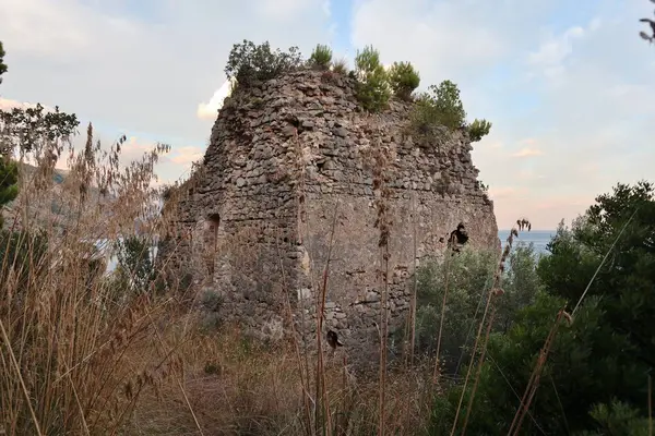 Marina Del Cantone September 2023 Ruinene Recommone Tower Bygget 1500 stockfoto