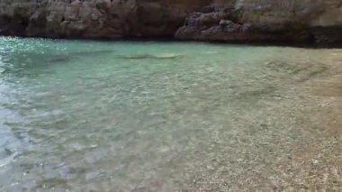 Sahip Lubrense, Campania, İtalya - 5 Eylül 2023: Sahilden Crapolla Fjord 'a bakış