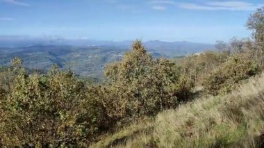 Campobasso, Molise, İtalya 24 Kasım 2023: Baranello ve Busso belediyelerine düşen Monte Vairano Natüralist Arkeoloji Parkı