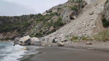 Maratea, Basilicata, İtalya - 23 Eylül 2023: Monte Serra 'nın kayalık sırtı 30 Eylül 2022 tarihinde Castrocucco di Maratea' da meydana geldi.