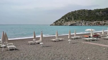 Maratea, Basilicata, İtalya - 23 Eylül 2023: Calabria sınırındaki Castrocucco plajı Glimpse