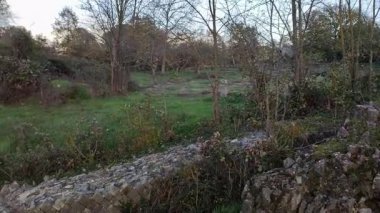 Sepino, Molise, İtalya 17 Kasım 2023: MÖ 4. yüzyıla dayanan antik Samnite kentinin kalıntıları. MÖ 1. yüzyılda Roma yönetimi altına girdi..
