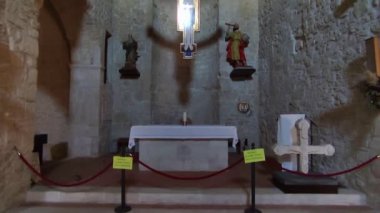 Campobasso, Molise, İtalya 9 Kasım 2023: Salita Santa Maria Maggiore ile birlikte Piazzale Michele De Nigris 'deki 13. yüzyıl San Bartolomeo kilisesinin içi