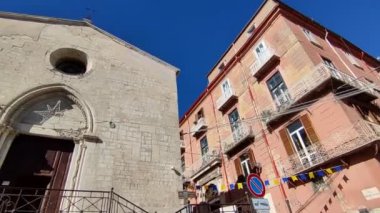 Campobasso, Molise, İtalya 9 Kasım 2023: 14. yüzyıl San Leonardo Kilisesi