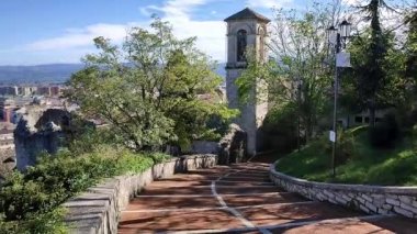 Campobasso, Molise, İtalya 9 Kasım 2023: Salita Santa Maria Maggiore 'un merdivenlerinden Panorama