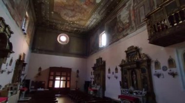 Campobasso, Molise, İtalya 9 Kasım 2023: 16. yüzyıl Sant 'Antonio Abate kilisesinin iç mimarı