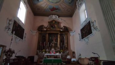 Campobasso, Molise, İtalya 9 Kasım 2023: 16. yüzyıl Sant 'Antonio Abate kilisesinin iç mimarı