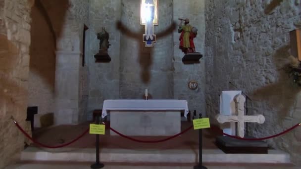 2023年11月9日 意大利莫利斯 坎波巴索 13世纪圣巴托洛梅奥教堂的内部 位于圣塔玛丽亚 马吉奥雷 Salita Santa Maria Maggiore — 图库视频影像