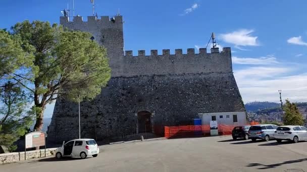 2023年11月9日 意大利莫利斯坎波巴索 蒙福德城堡 建于15世纪 座落在俯瞰历史中心的山上 — 图库视频影像