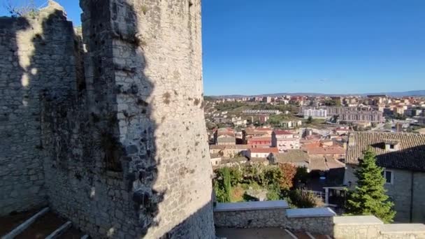 2023年11月9日 意大利莫利斯 坎波巴索 15世纪托雷 特尔萨诺的废墟 沿着Salita Santa Maria Maggiore — 图库视频影像