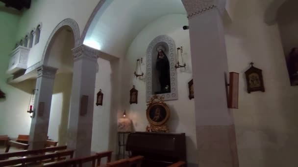2023年11月9日 意大利莫利斯坎波巴索 拉戈圣莱昂纳多14世纪教堂的内部 — 图库视频影像