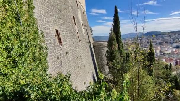 2023年11月9日 意大利莫利斯坎波巴索 蒙福德城堡 建于15世纪 座落在俯瞰历史中心的山上 — 图库视频影像