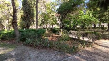 Campobasso, Molise, İtalya 17 Kasım 2023: De Capoa ailesinin 19. yüzyıl parkı 1930 'larda belediyeye satılarak Villa Comunale oldu.