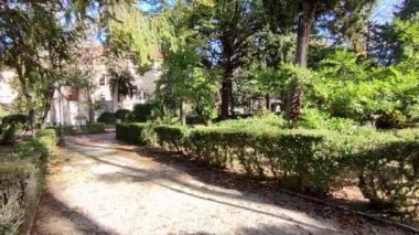 Campobasso, Molise, İtalya 17 Kasım 2023: De Capoa ailesinin 19. yüzyıl parkı 1930 'larda belediyeye satılarak Villa Comunale oldu.