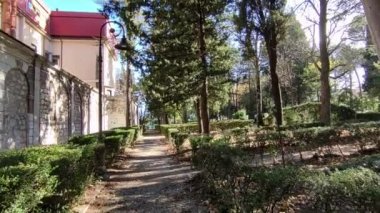 Campobasso, Molise, İtalya 17 Kasım 2023: De Capoa ailesinin 19. yüzyıl parkı 1930 'larda belediyeye satılarak Villa Comunale oldu.