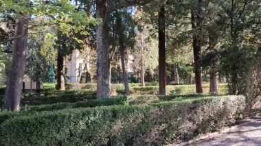 Campobasso, Molise, İtalya 17 Kasım 2023: De Capoa ailesinin 19. yüzyıl parkı 1930 'larda belediyeye satılarak Villa Comunale oldu.