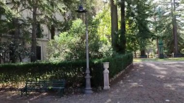Campobasso, Molise, İtalya 17 Kasım 2023: De Capoa ailesinin 19. yüzyıl parkı 1930 'larda belediyeye satılarak Villa Comunale oldu.