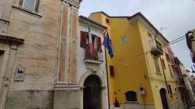 Frosolone, Molise, İtalya 30 Kasım 2023: San Pietro Apostolo Kilisesi, 14. yüzyıl kökenli, eski Santa Chiara Manastırı 'nın bitişiğindeki Corso Garibaldi' de.