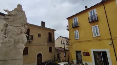 Frosolone, Molise, İtalya 13 Temmuz 2022: Santa Maria Assunta Kilisesi 'nin tarihi merkezi