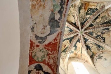 Campobasso, Molise, İtalya 9 Kasım 2023: San Giorgio Kilisesi 'nin iç kesimi şehrin koruyucu azizine adanmıştır ve 12. yüzyıla dayanmaktadır.