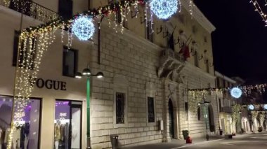 Benevento, Campania, İtalya 2 Ocak 2024: 05.00 sıralarında Corso Garibaldi 'nin Genel Görünümü