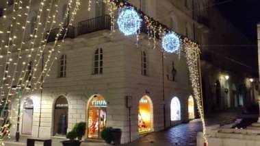 Benevento, Campania, İtalya 2 Ocak 2024: 05.00 sıralarında Corso Garibaldi 'nin Genel Görünümü