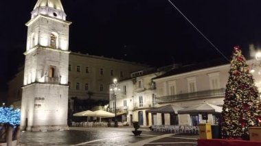 Benevento, Campania, İtalya 2 Ocak 2024: 8. yüzyıla dayanan Santa Sofia Kilisesi ve 2011 yılından bu yana UNESCO miras alanı, Corso Garibaldi boyunca saat 05: 00 sıralarında