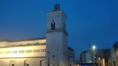Benevento, Campania, İtalya 2 Ocak 2024: Santa Maria de Episcopio Katedrali Saat 07: 00 sıralarında