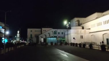 Benevento, Campania, İtalya 2 Ocak 2024: Santa Maria de Episcopio Katedrali Saat 05: 00 sıralarında