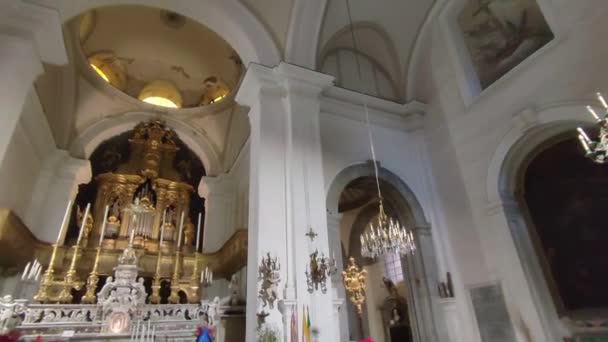 2023年12月27日 意大利坎帕尼亚那不勒斯 16世纪圣贾科莫大教堂的内部 — 图库视频影像