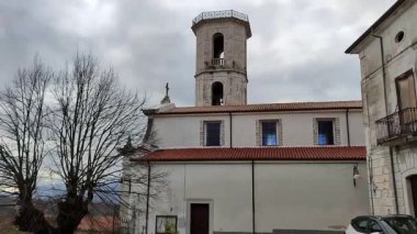 Vinchiaturo, Molise, İtalya 10 Ocak 2024: Via Manzoni 'deki Kutsal Haç' a adanmış Ana Kilise 1840 yılında yeniden inşa edildi.
