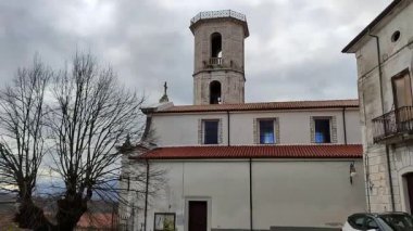 Vinchiaturo, Molise, İtalya 10 Ocak 2024: Via Manzoni 'deki Kutsal Haç' a adanmış Ana Kilise 1840 yılında yeniden inşa edildi.