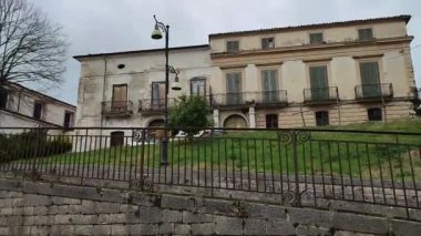 Vinchiaturo, Molise, İtalya 10 Ocak 2024: Via Manzoni 'deki Kutsal Haç' a adanmış Ana Kilise 1840 yılında yeniden inşa edildi.