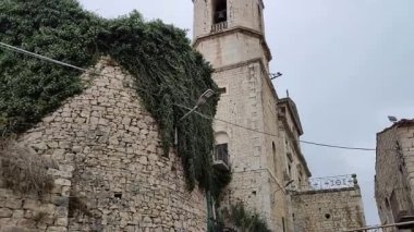 Vinchiaturo, Molise, İtalya 10 Ocak 2024: Via Manzoni 'deki Kutsal Haç' a adanmış Ana Kilise 1840 yılında yeniden inşa edildi.