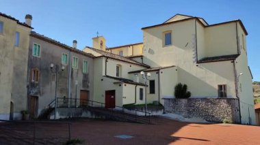 Castropignano, Molise, İtalya 26 Ekim 2023: Tarihi merkezin sokaklarından köyün görüntüsü