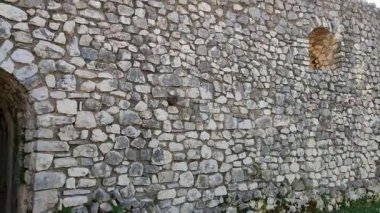 Boiano, Molise, İtalya 9 Kasım 2023: 11. yüzyılda inşa edilen ve Sivita Superiore köyüne hakim olan Norman Pandone Kalesi 'nin kalıntılarının genel görünümü