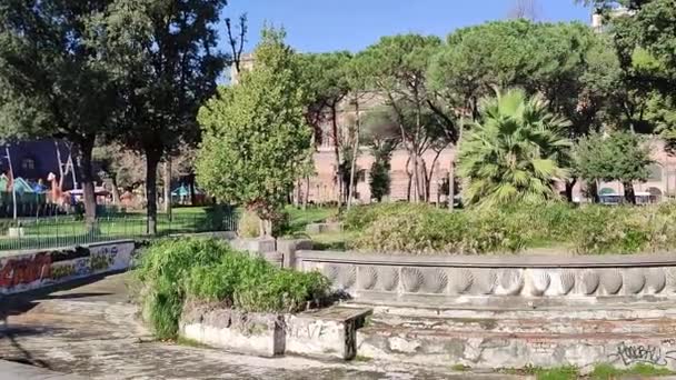ナポリ カンパニア イタリア 2024年1月24日 ドメニコ アンジェロニが1938年に設計したモロシオ ガーデンにあるパピリの噴水 — ストック動画