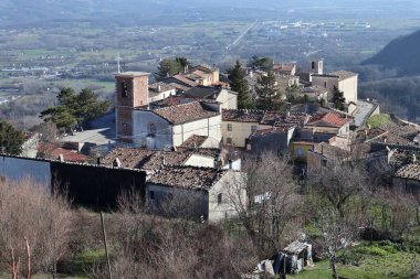Boiano, Molise, İtalya 16 Ocak 2024: Pandone Kalesi 'nin kalıntılarından köy manzarası