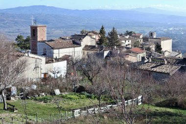 Boiano, Molise, İtalya 16 Ocak 2024: Pandone Kalesi 'nin kalıntılarından köy manzarası