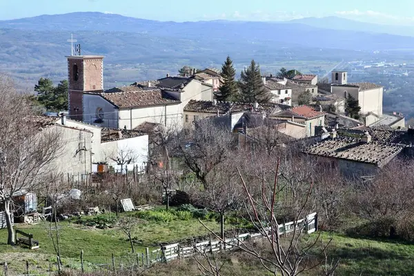 Boiano, Molise, İtalya 16 Ocak 2024: Pandone Kalesi 'nin kalıntılarından köy manzarası