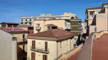 Benevento, Campania, İtalya 15 Şubat 2024: Hortus Conclusus 'un terasından panoramik manzara, sanatçı Mimmo Paladino' nun çalışmalarının yer aldığı yeni genişletilmiş ve yenilenmiş.