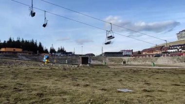Campitello Matese, Molise, İtalya - 8 Mart 2024: Monte Miletto 'daki kayak merkezi kar eksikliği nedeniyle neredeyse terk edildi