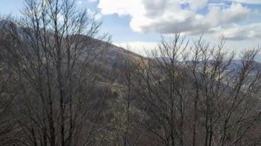 Campitello Matese, Molise, İtalya - 8 Mart 2024: Monte Miletto 'daki kayak merkezi kar eksikliği nedeniyle neredeyse terk edildi