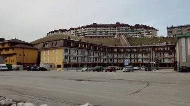 Campitello Matese, Molise, İtalya - 8 Mart 2024: Monte Miletto 'daki kayak merkezi kar eksikliği nedeniyle neredeyse terk edildi