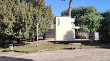 Benevento, Campania, İtalya - 15 Şubat 2024: Viale degli Atlantici boyunca Villa Comunale 1880 yılında botanik bahçesi olarak inşa edildi