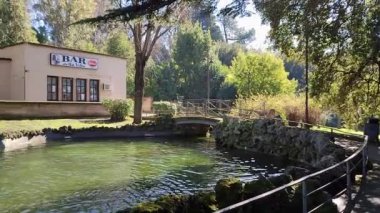 Benevento, Campania, İtalya - 15 Şubat 2024: Viale degli Atlantici boyunca Villa Comunale 1880 yılında botanik bahçesi olarak inşa edildi