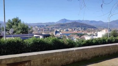Benevento, Campania, İtalya - 15 Şubat 2024: Viale degli Atlantici boyunca Villa Comunale 1880 yılında botanik bahçesi olarak inşa edildi