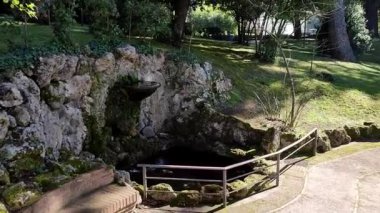 Benevento, Campania, İtalya - 15 Şubat 2024: Viale degli Atlantici boyunca Villa Comunale 1880 yılında botanik bahçesi olarak inşa edildi